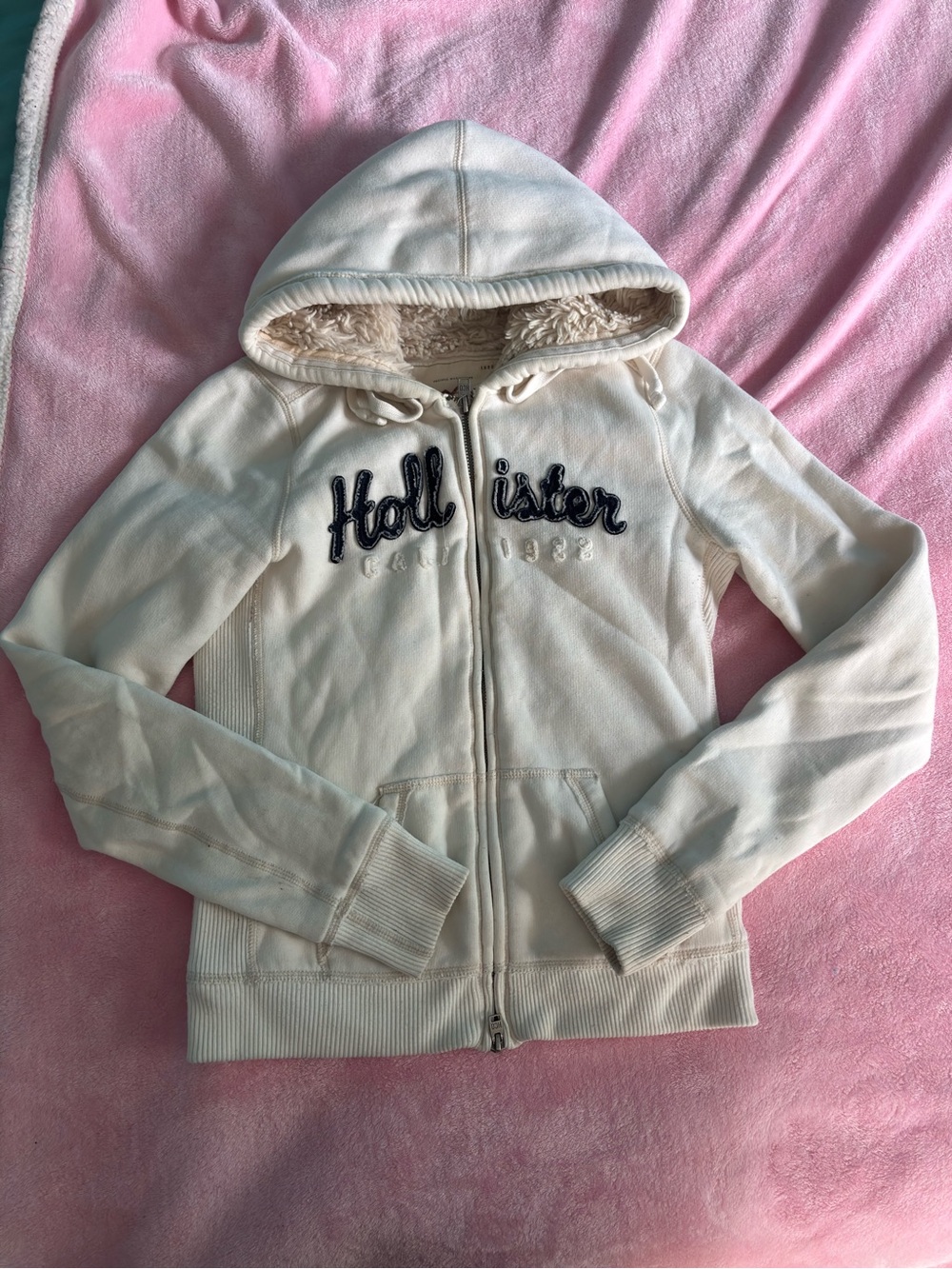 Vintage Hollister White and Navy Logo Fur Lined Fuzzy Tapered Zip-Up Hoodie M